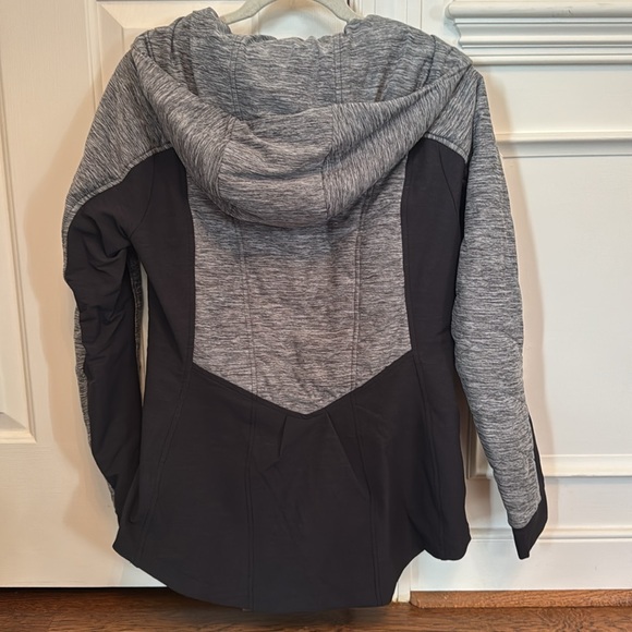 North face women’s shell elastane jacket. Flattering fit - great for cool days! - Picture 2 of 6